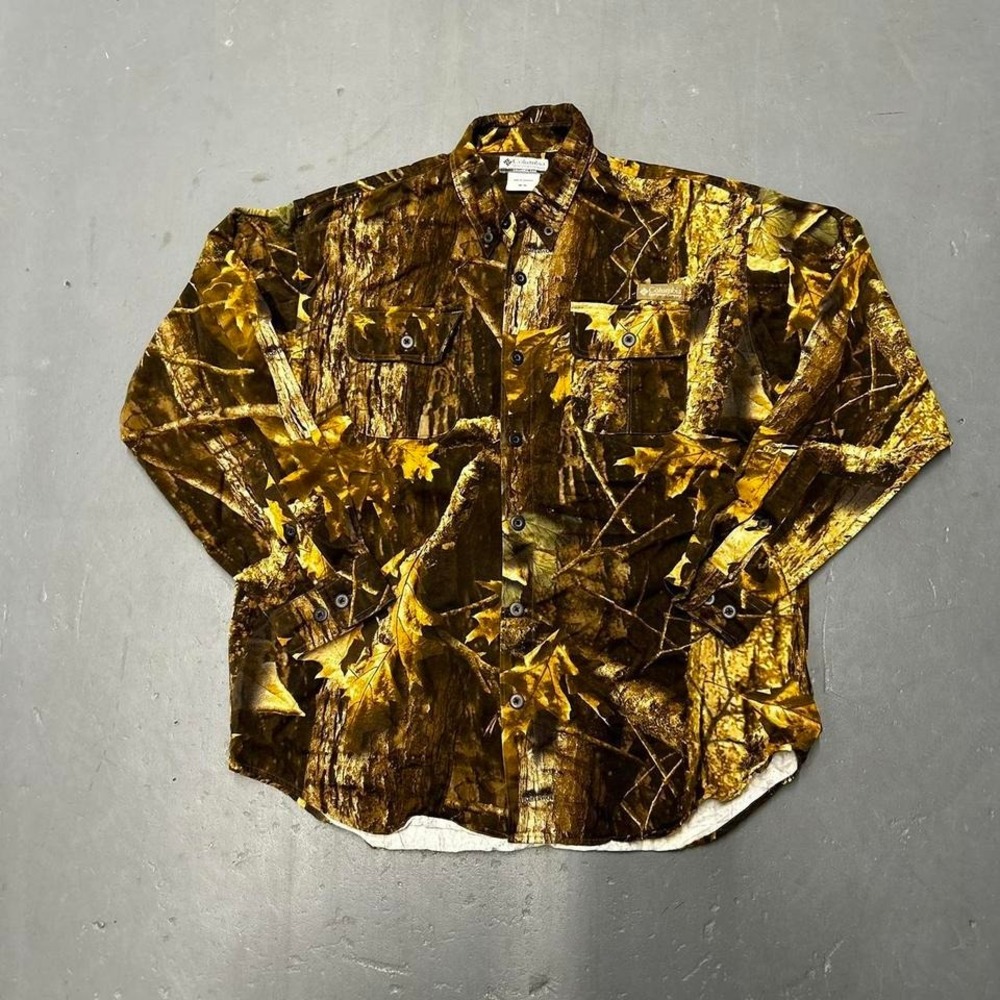 Men's Columbia realtree mossy oak style camo all over print Button down shirt